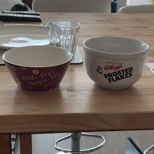 Kellogg’s Frosted Flakes and Fruit Loops ceramic cereal bowls